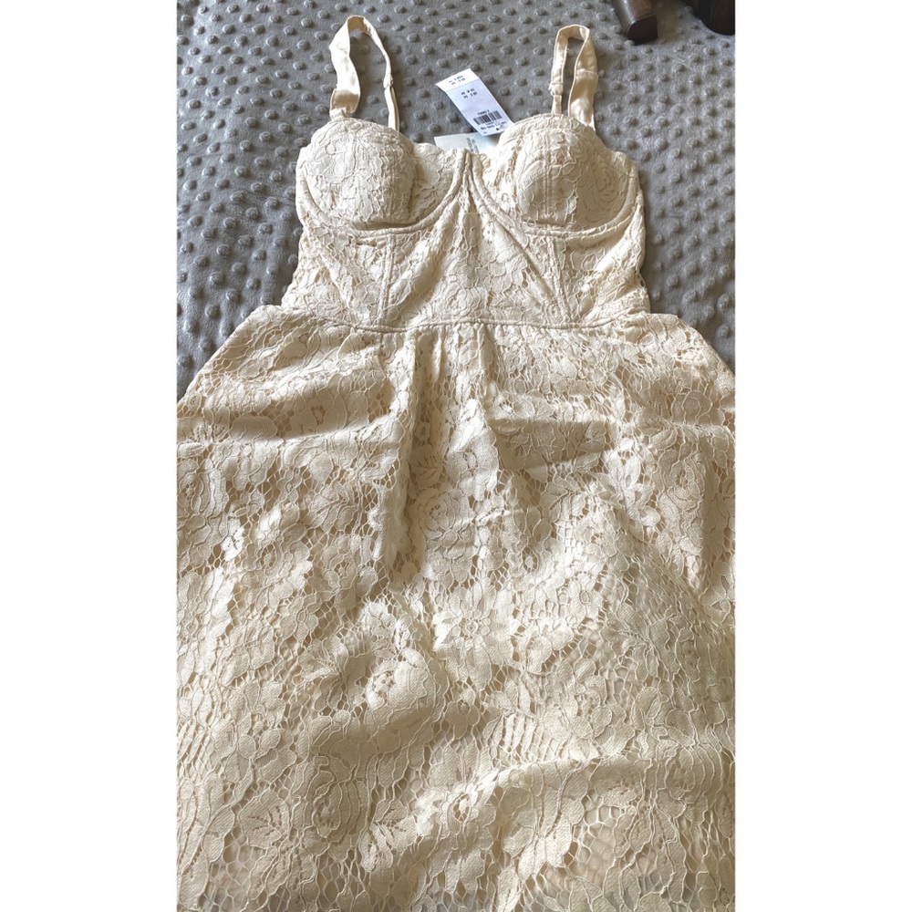 BUSTIER IVORY DRESS 👗🌻🌼 - Picture 6 of 9